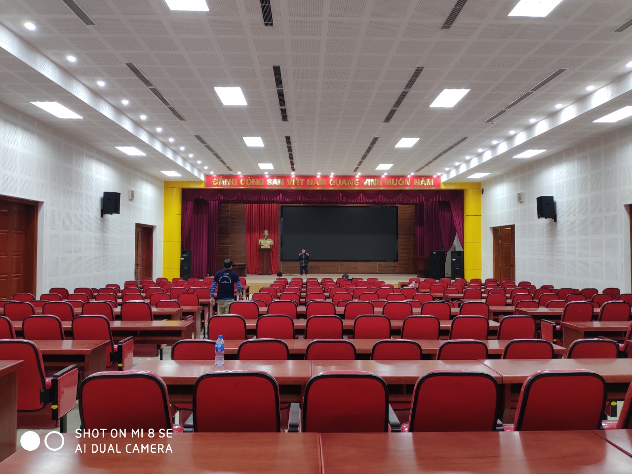 Thiết kế và lắp đặt hệ thống loa hội trường