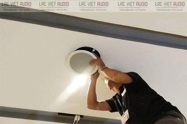 Lắp đặt và bảo trì loa âm trần dễ dàng hơn